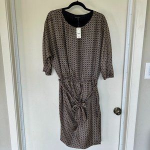 Brooks Brothers Navy Gold Weave print 100% silk, Size 10. Brand New